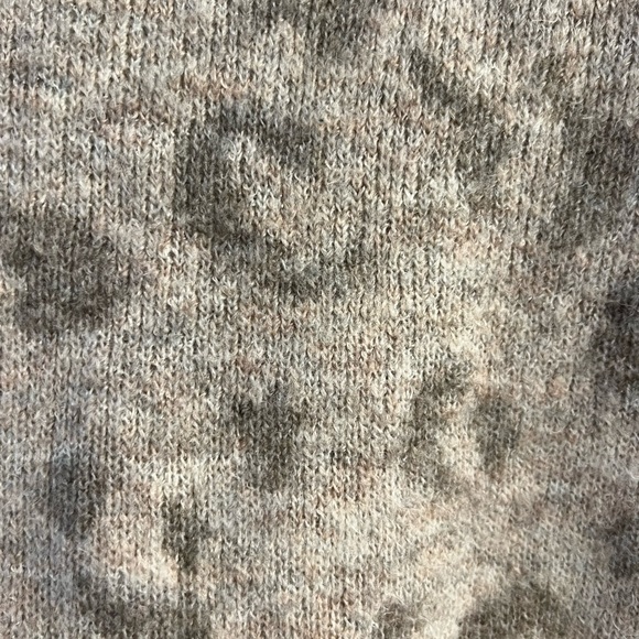 Abercrombie & Fitch leopard print sweater - Picture 2 of 4